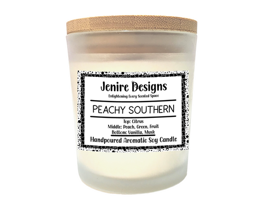 &nbsp;“Like a summer evening in a jar.”

Escape into serene fruit orchards with Peachy Southern&nbsp;— a delicate balance of freshness and warmth that brings the charm of dusk indoors.

Scent Notes That Enchant:

Top Notes: Juicy peach intertwined with fresh orange zest and green nuances for a breezy, vibrant opening.

Base Notes: Soft vanilla and warm musk create a velvety, soothing rest beneath the brightness.