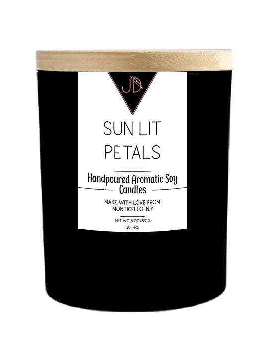 A whole garden caught in golden-hour light. Sun Lit Petals opens with orange blossom, melon, mandarin, and peach, brightened by bergamot and lemon and softened with Brazilian rosewood. At its heart, a lush floral bouquet unfolds — cyclamen, osmanthus, jasmine, rose, and orris root — before settling into an earthy, grounding base of sandalwood, amber, oakmoss, cedar, and musk.

It's complex without being heavy — fruity, floral, and woody all working together, like nature's own perfume counter.

Hand-poured i